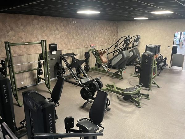 Énergie et convivialité au club de fitness Lyon Jean Jaurès